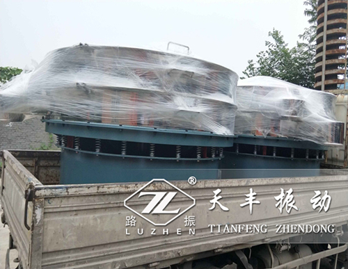 寧夏TS2000振動篩已發貨,丁經理請注意查收!